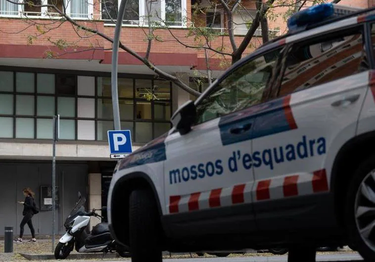 Imagen de archivo de una patrulla de los Mossos d'Esquadra en Barcelona