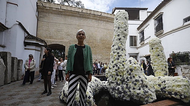 La directora de Flora durante una visita turística en el Museo Arqueológico