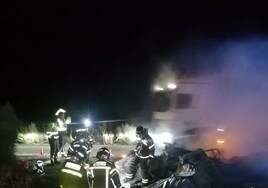 Dos fallecidos y un herido tras chocar dos camiones y arder en la A-6, en Valladolid
