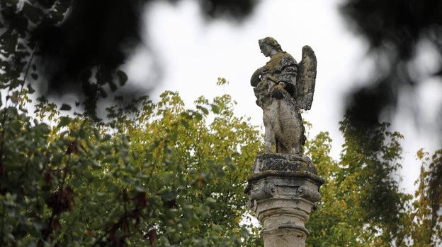 El Arcángel, en el triunfo junto a Muro de la Misericordia y Ollerías