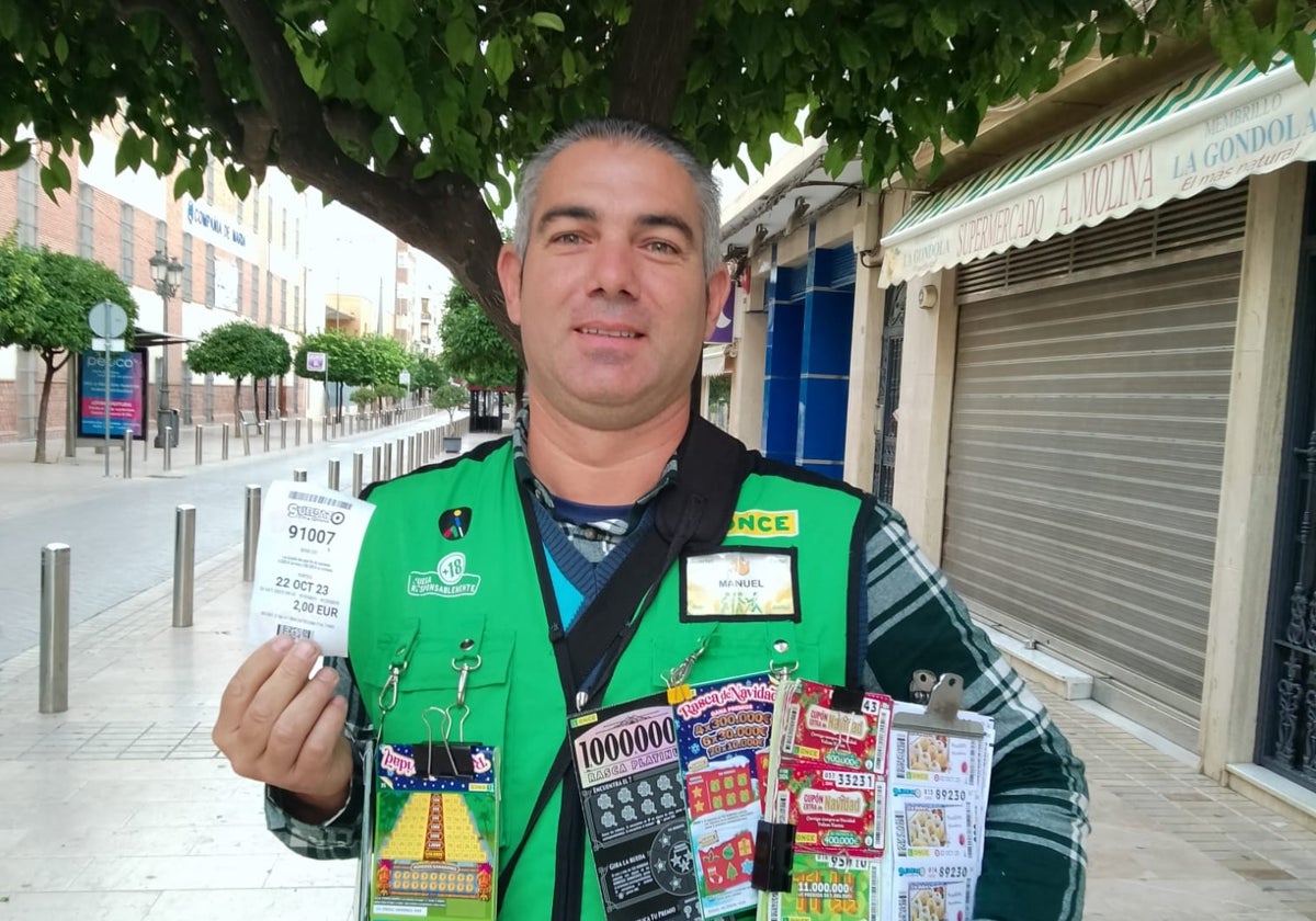 El vendedor del cupón agraciado con el Sueldazo en Puente Genil Manuel Romero