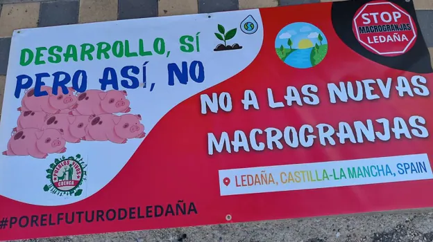 Cartel contra las macrogranjas porcinas en Ledaña (Cuenca)