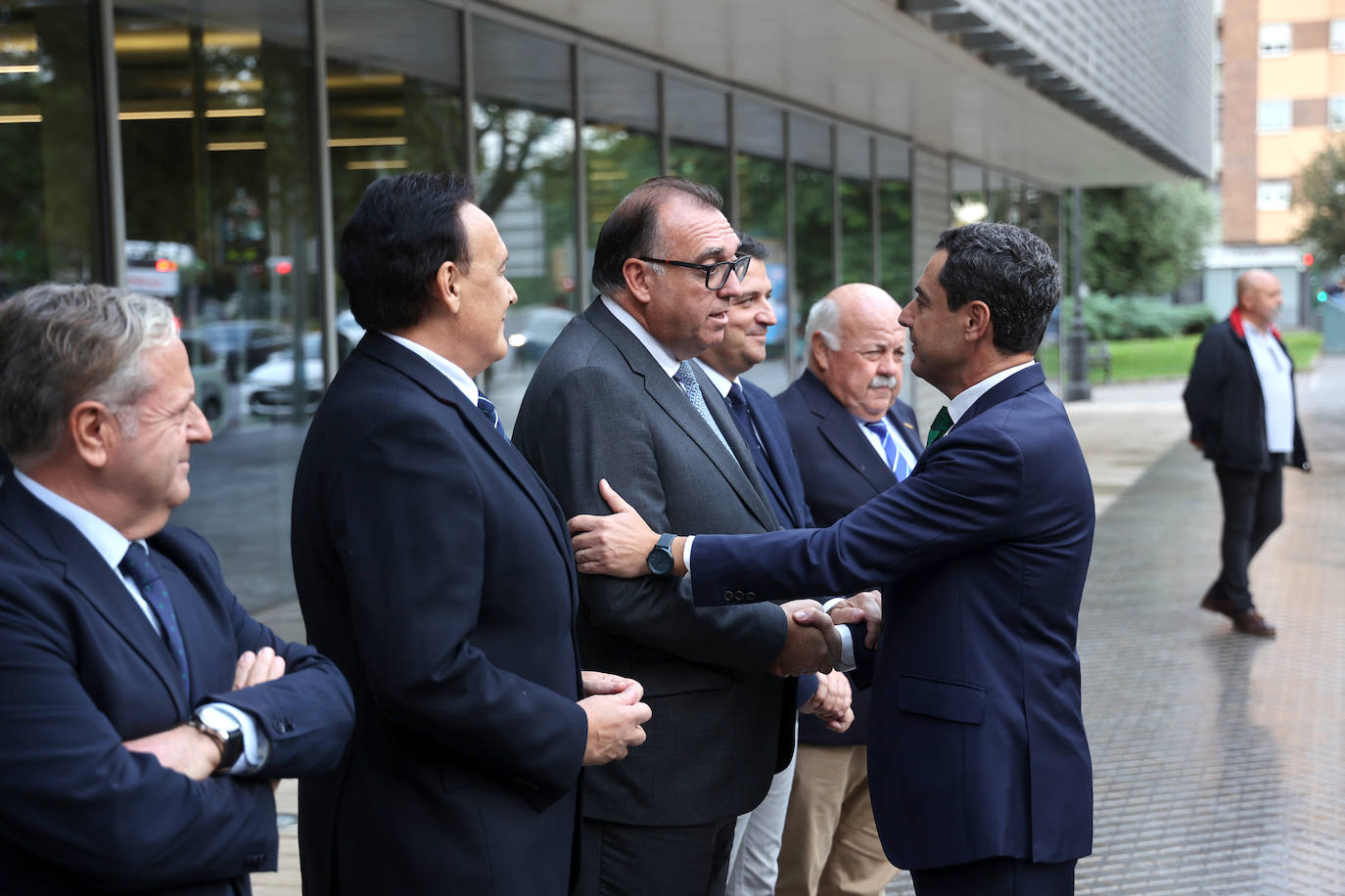 Fotos: Juanma Moreno estrena el traslado documental a la Biblioteca &#039;Grupo Cántico&#039;
