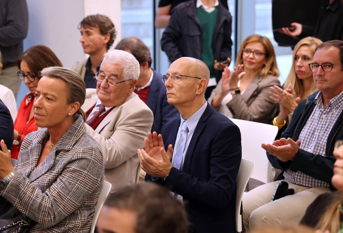 Fotos: Juanma Moreno estrena el traslado documental a la Biblioteca &#039;Grupo Cántico&#039;