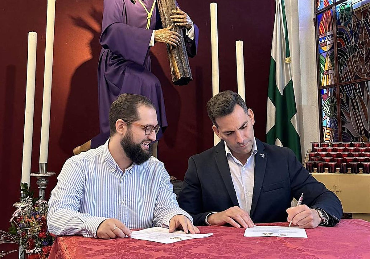 Firma del contrato para los próximos años entre la agrupación musical y el hermano mayor de la O, Álvaro Pérez