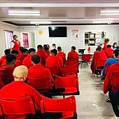 El Gobierno traslada de improviso a 300 inmigrantes llegados a Canarias a un hotel de Almería