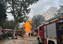 160 universitarios duermen fuera de su colegio mayor tras la explosión en Madrid: «Las llamas eran más altas que el edificio»