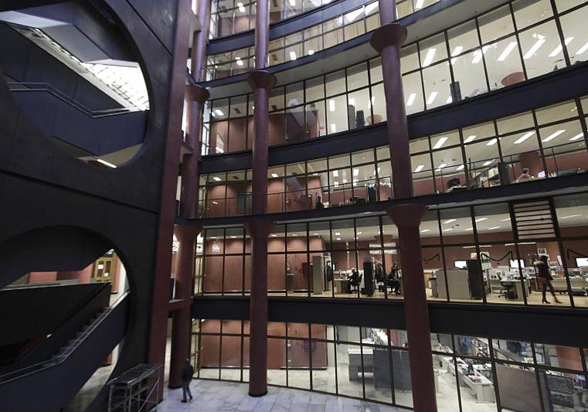 Interior del edificio de Torretriana, sede administrativa de la Junta de Andalucía en Sevilla