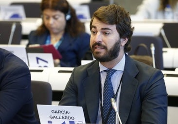 Gallardo clama contra «la invasión migratoria» y el PSOE le acusa de «odio y racismo»