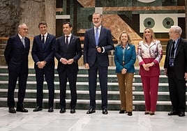 El Rey destaca en Granada el papel de empresarios y directivos ante el «agravamiento de la incertidumbre global»