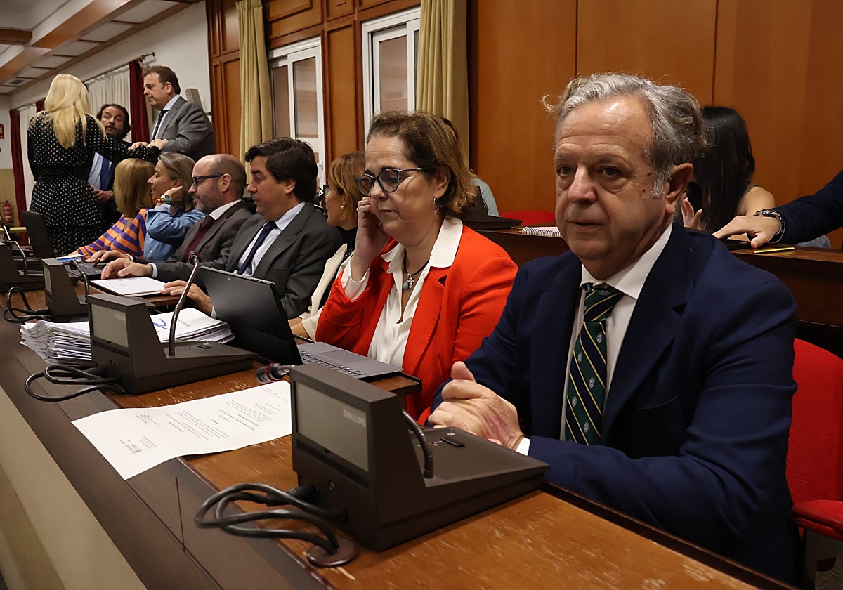 Blanca Torrent, junto al grupo del PP