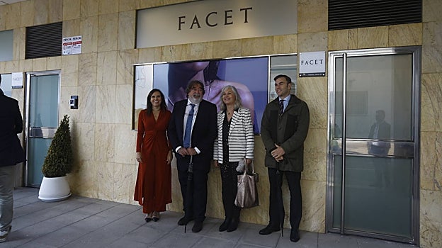 Directivos de Facet, en la fábrica en el Parque Joyero de Córdoba