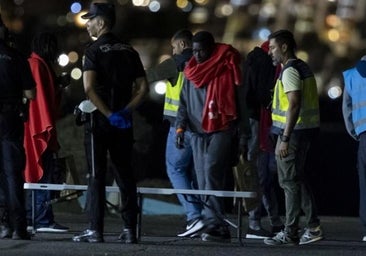 Carabanchel y Alcalá de Henares alojarán a decenas de inmigrantes llegados masivamente a Canarias