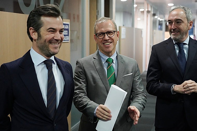 El nuevo gerente del Ecyl, Álvaro Ramos-Catalina; el consejero de Empleo, Mariano Veganzones, y el secretario general, Alberto Díaz Pico