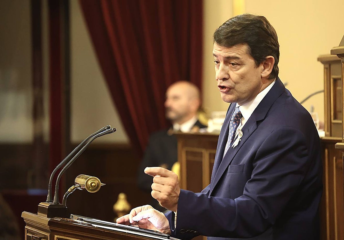 El presidente de la Junta de Castilla y León y del PP, Alfonso Fernández Mañueco, durante su intervención en la Comisión General de las Comunidades celebrada en el Senado