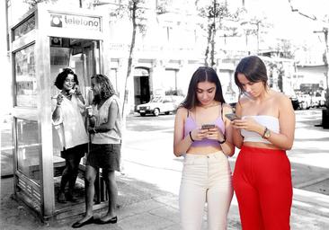 La 'mili', fumar en la oficina y cabinas telefónicas en cada esquina: así ha cambiado España desde 1986