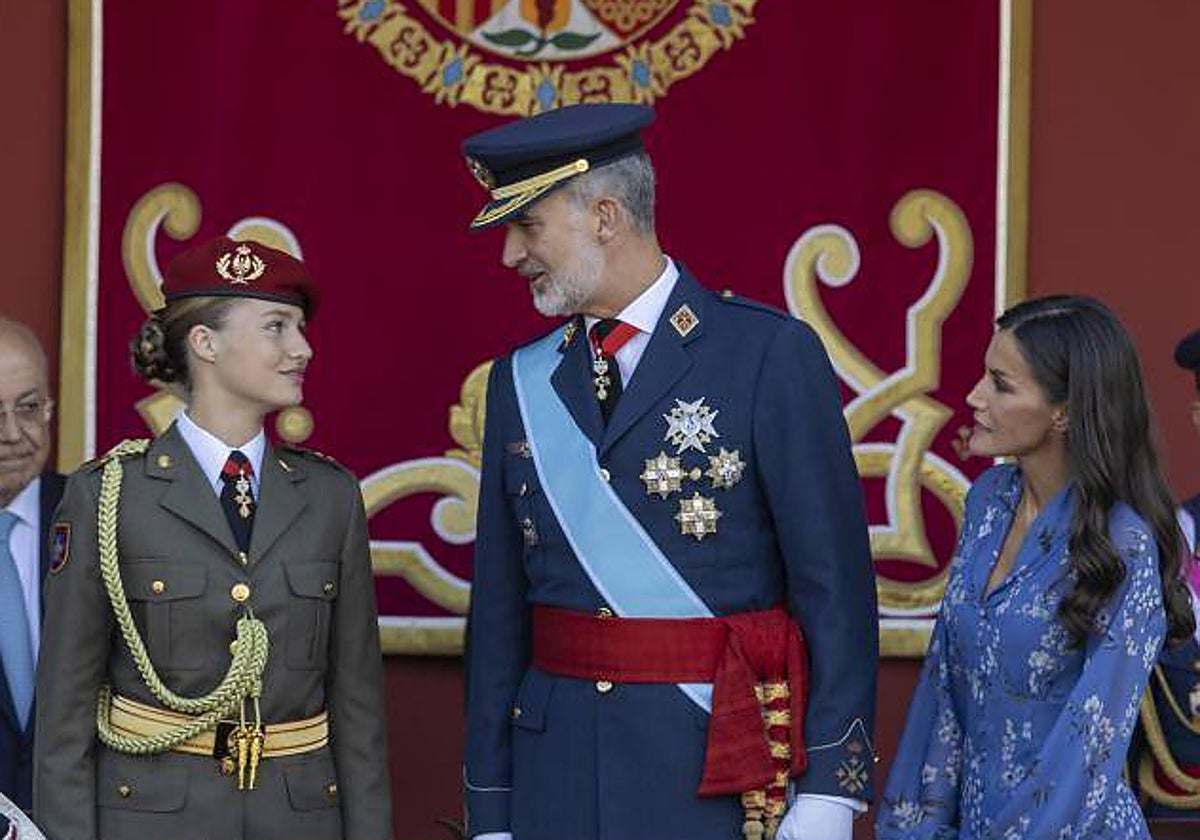 La Princesa Leonor, hace unas semanas con sus padres durante la celebración del 12 de octubre
