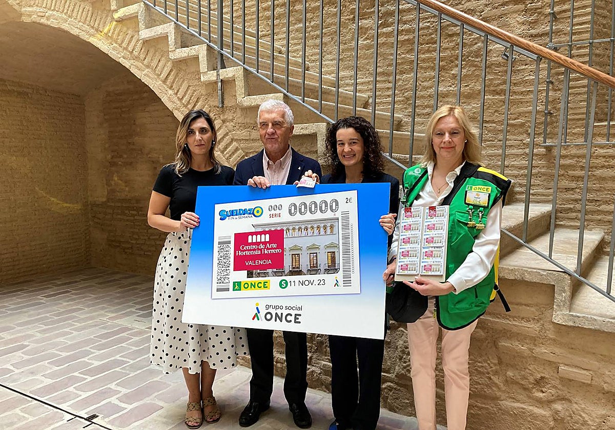 Imagen del acuerdo entre la ONCE y el Centro de Arte Hortensia Herrero