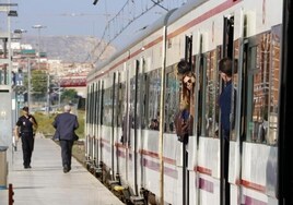 Muere una mujer arrollada por un tren de Cercanías en Alicante