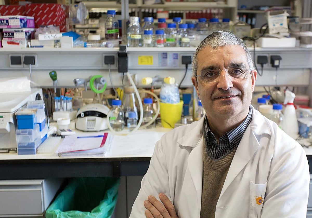 El doctor. Xosé R. Bustelo, investigador del Centro de investigación del cáncer de Salamanca, es uno de los incluidos en la lista