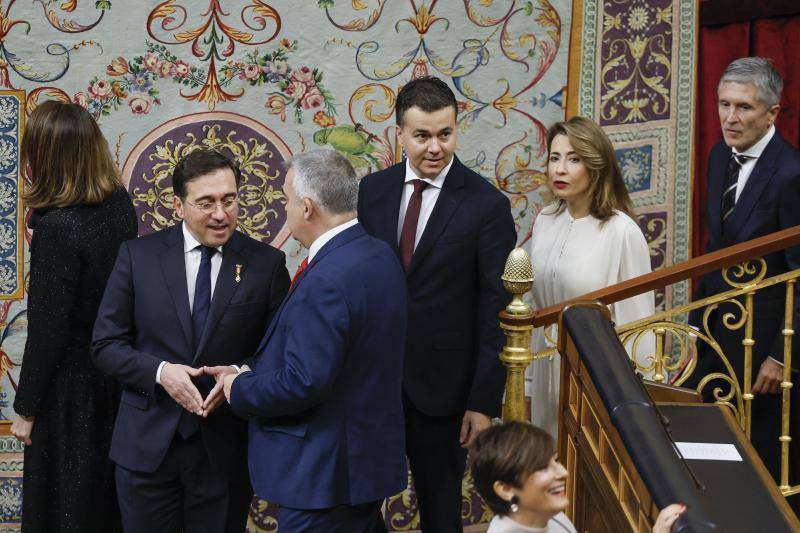 Los ministros en funciones José Manuel Albares (i), Héctor Gómez (3d), Raquel Sánchez (2d), y Fernando Grande Marlaska (d)