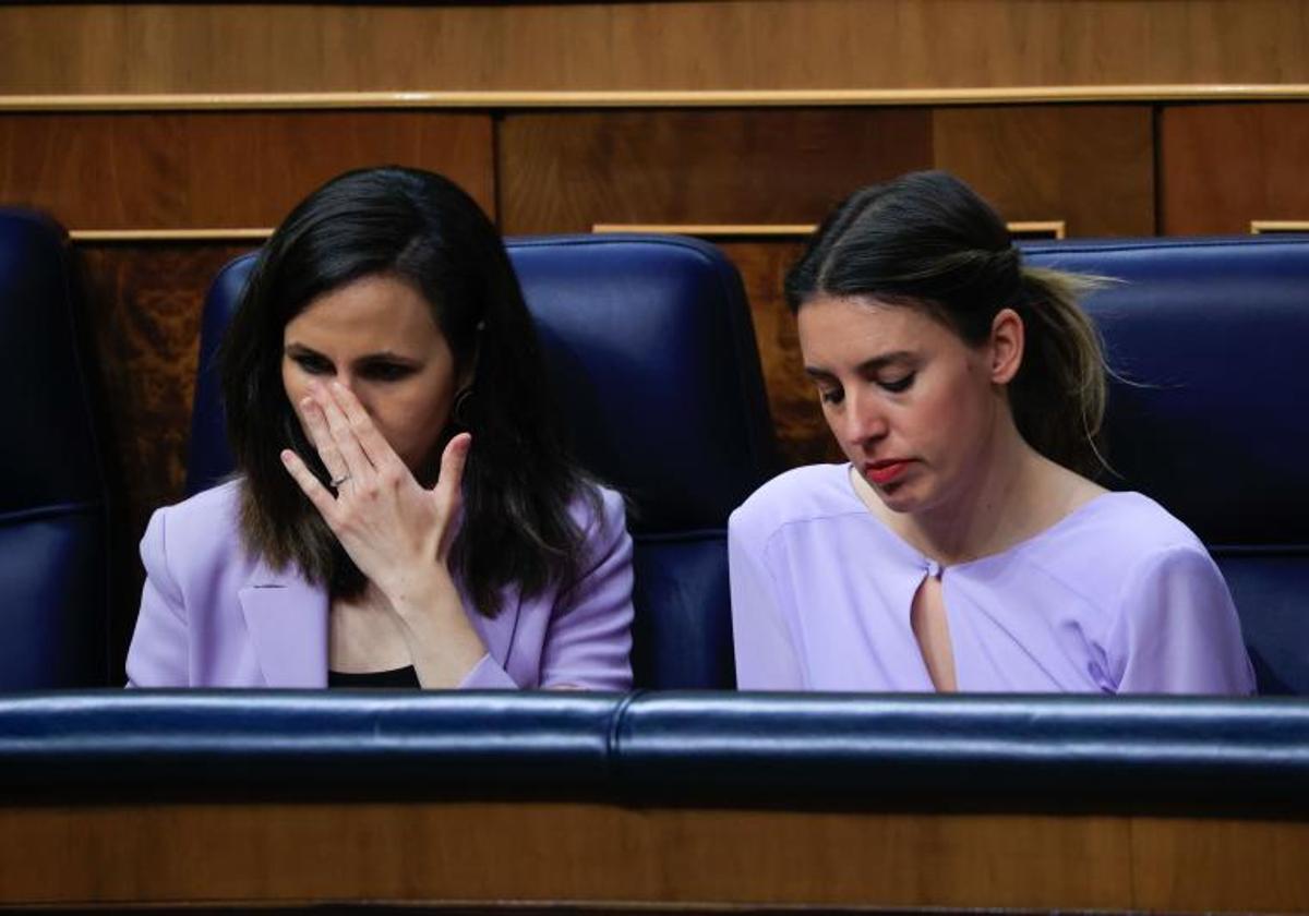 Las ministras en funciones de Derechos sociales, Ione Belarra, e Igualdad, Irene Montero, en una imagen de archivo en el Congreso