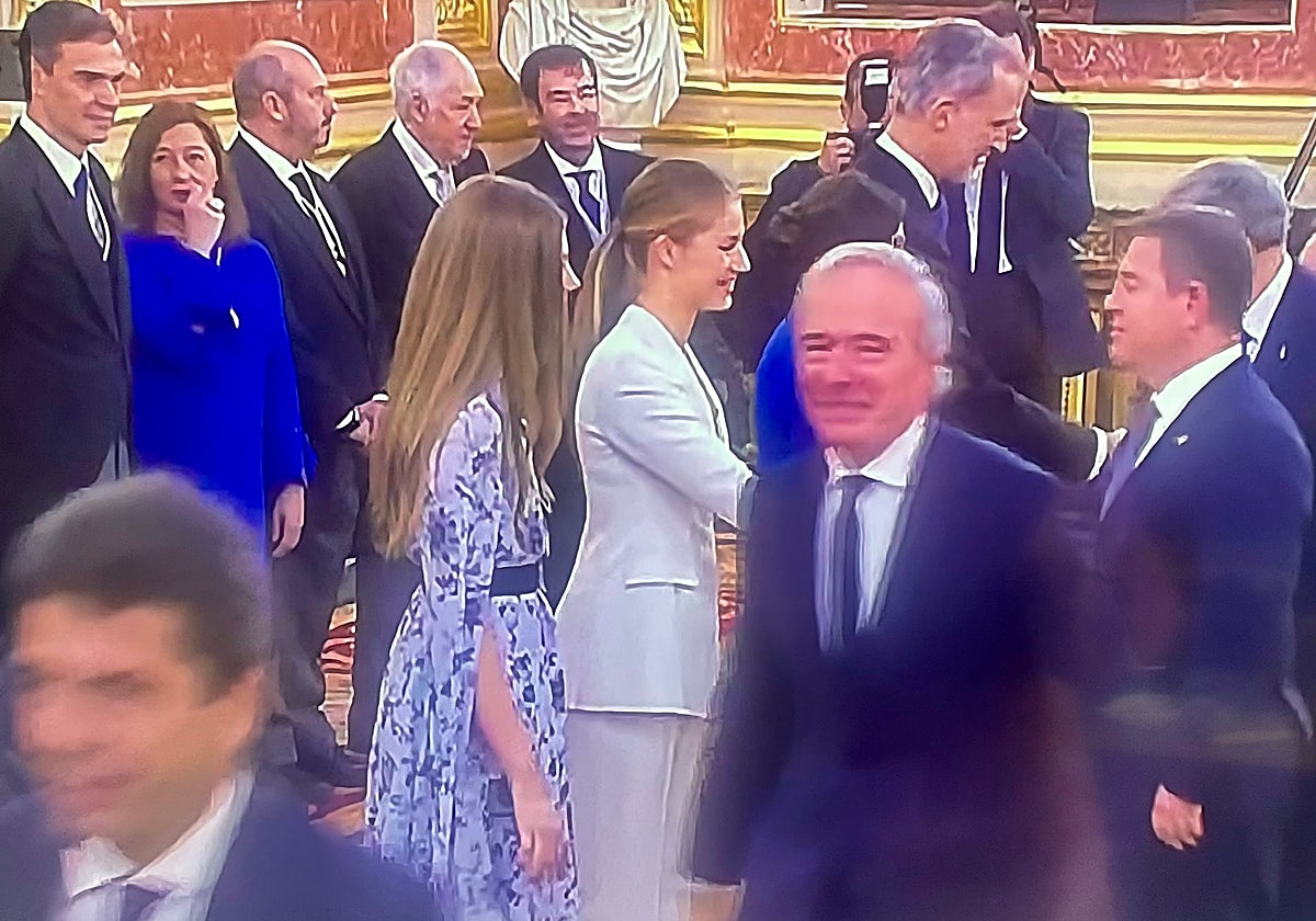 Page felicita a la princesa Leonor tras su juramento