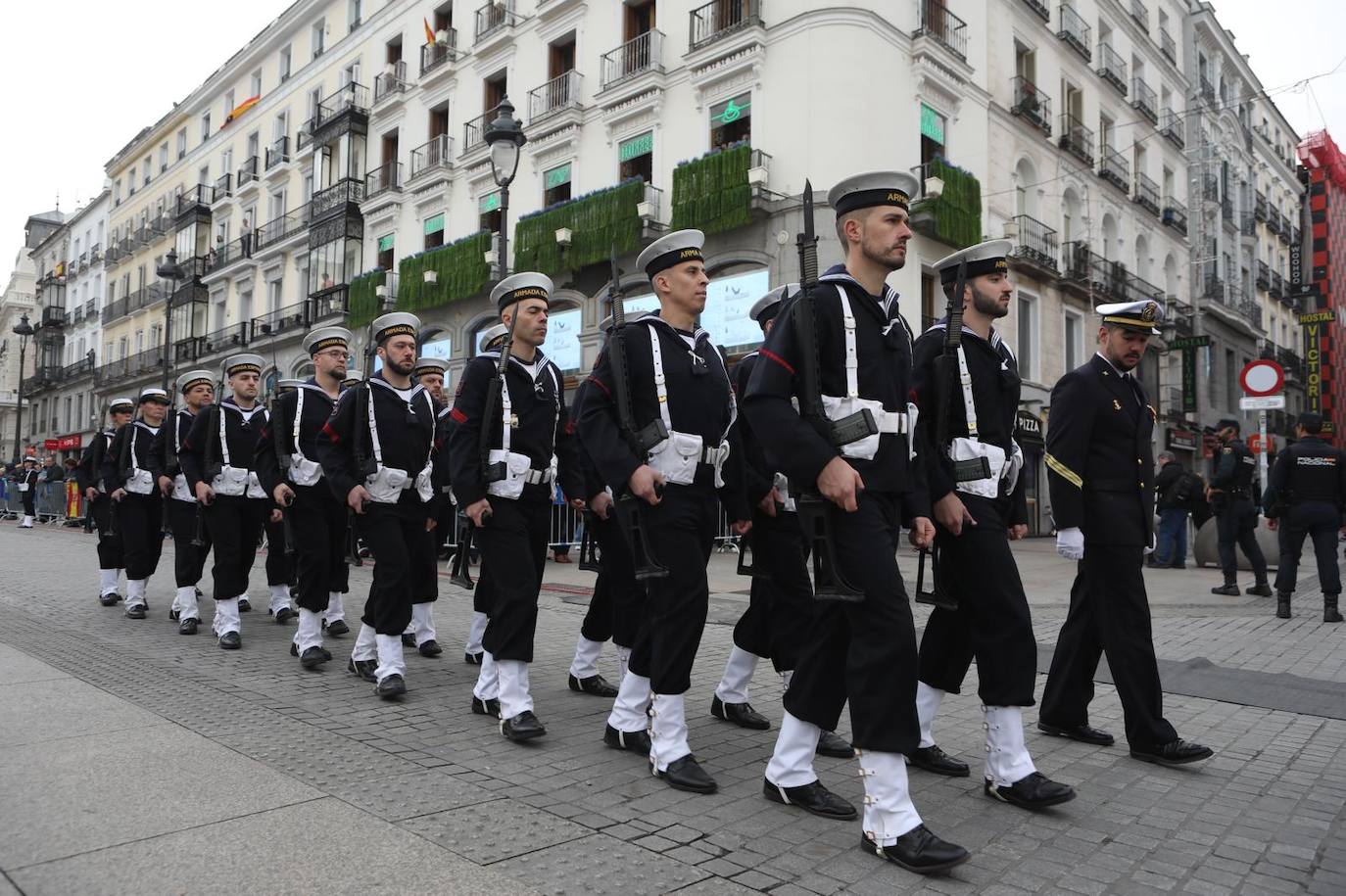 La Armada de camino al Congreso de los Diputados, donde la Princesa Leonor jurará la Constitución