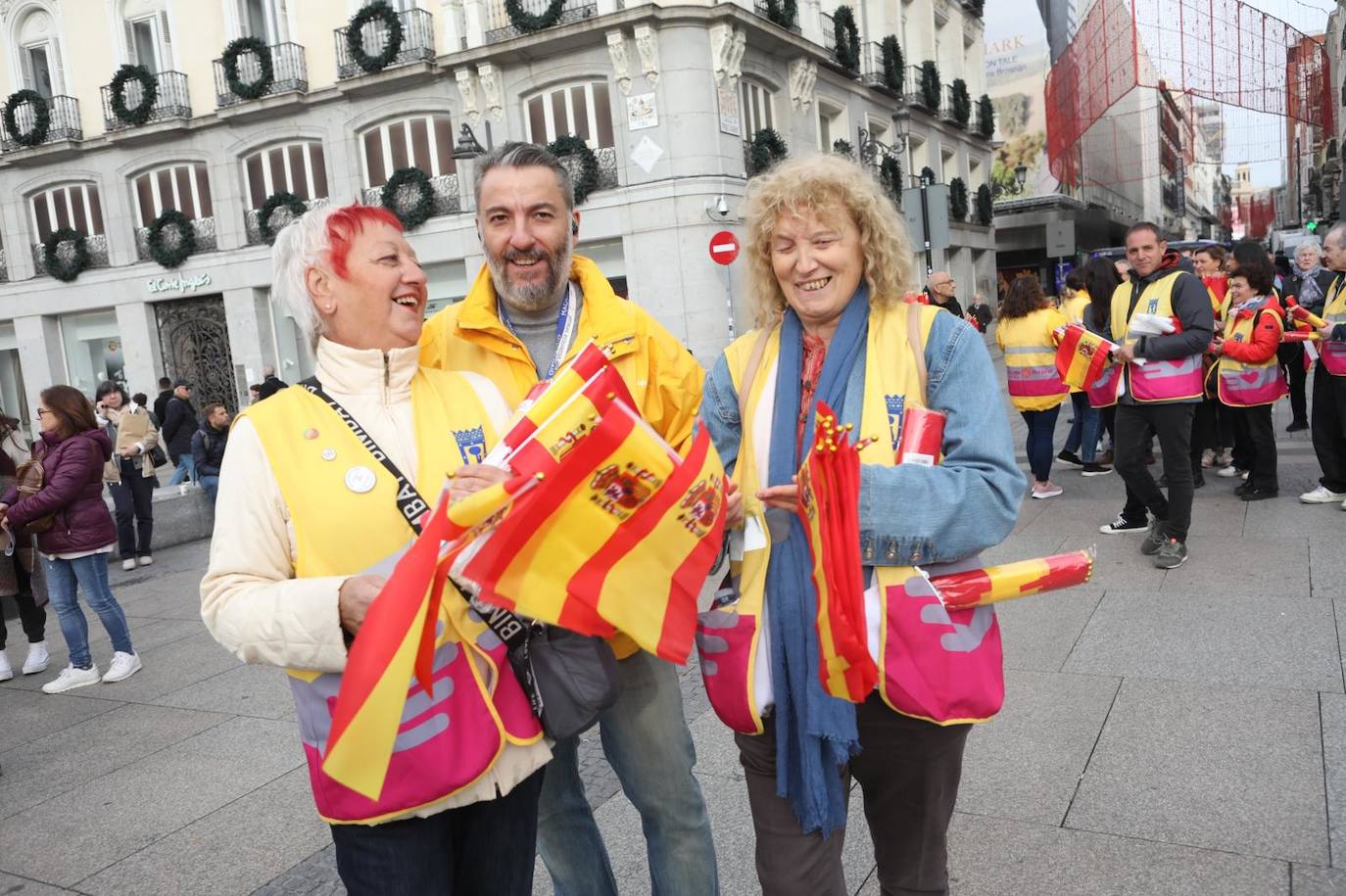 Voluntarios en la Puerta del Sol con motivo de la jura de la Heredera al Trono