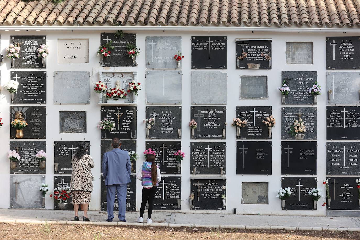 Fotos: Los cementerios de Córdoba se llenan de vida el Día de Todos los Santos