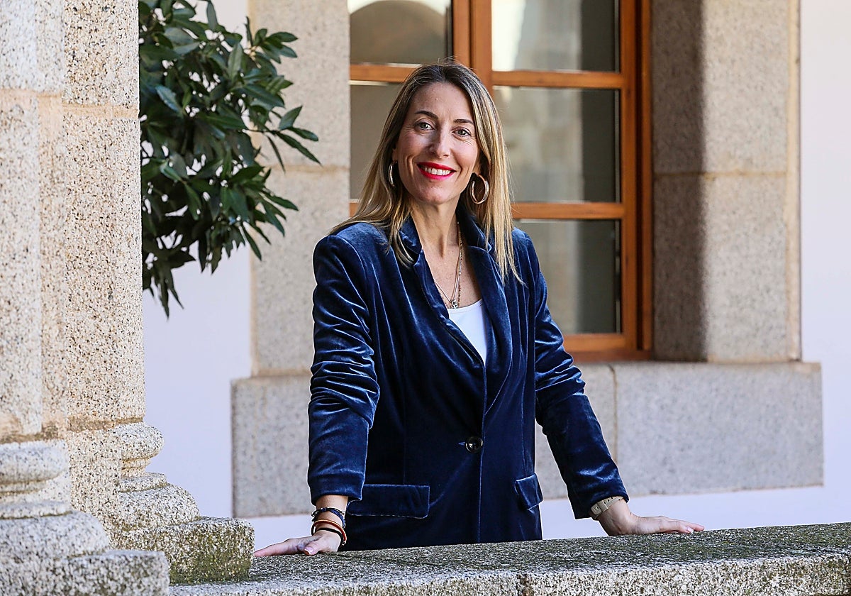 María Guardiola posa para ABC en la sede de la Junta de Extremadura. J.M. ROMERO