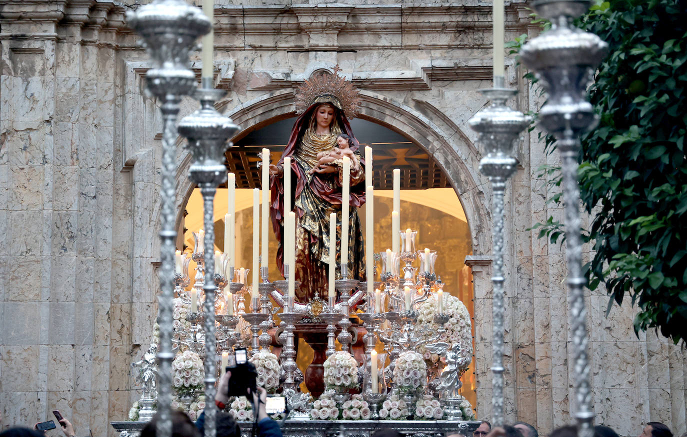 Fotos: Sobriedad y recogimiento en la procesión de la Virgen del Amparo en Córdoba