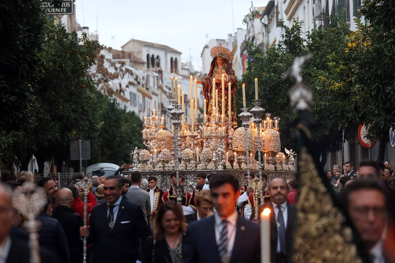 Fotos: Sobriedad y recogimiento en la procesión de la Virgen del Amparo en Córdoba