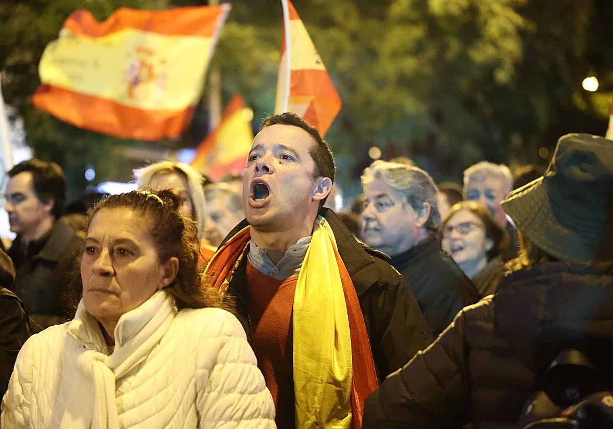 Algunos participantes en la concentración en Ferraz