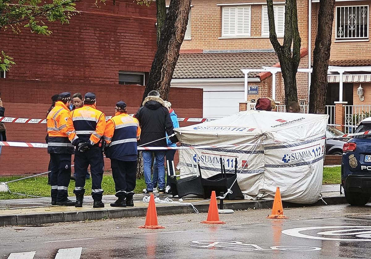Los servicios de emergencia, el sábado, en el lugar del crimen