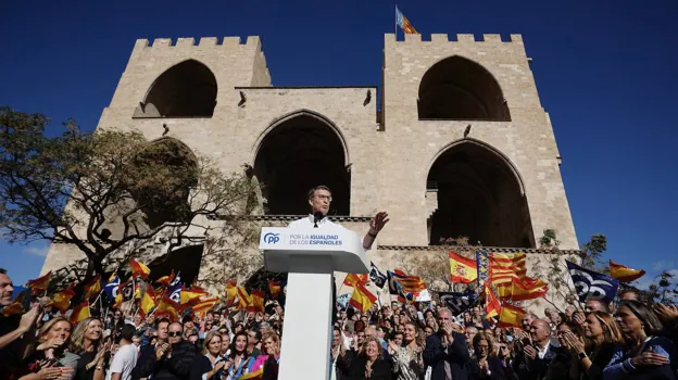 Imagen del líder del PP, Alberto Núñez Feijóo, este domingo en Valencia