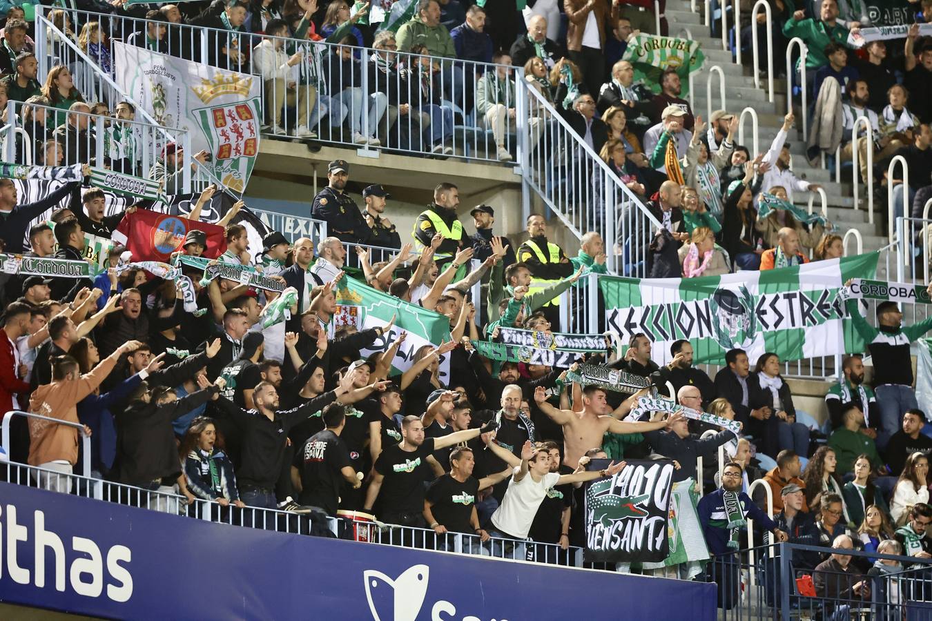 Fotos: emoción, pasión en las gradas, buen juego... el empate del Córdoba CF que supo a poco