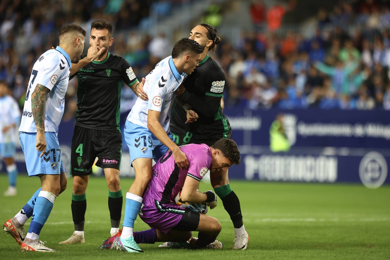Fotos: emoción, pasión en las gradas, buen juego... el empate del Córdoba CF que supo a poco