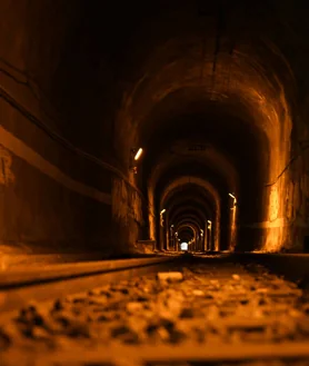 Imagen secundaria 2 - Los túneles y estaciones - Navacerrada, abajo izquierda - formarán parte de esta reforma integral de una línea de tren de montaña que cumple 100 años