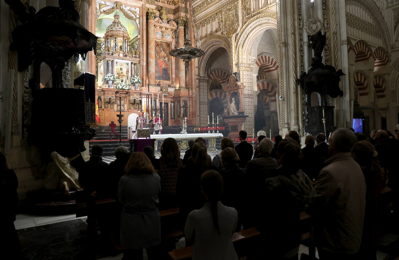 Fotos: el sentido adiós a Álvaro Prieto en la Catedral de Córdoba