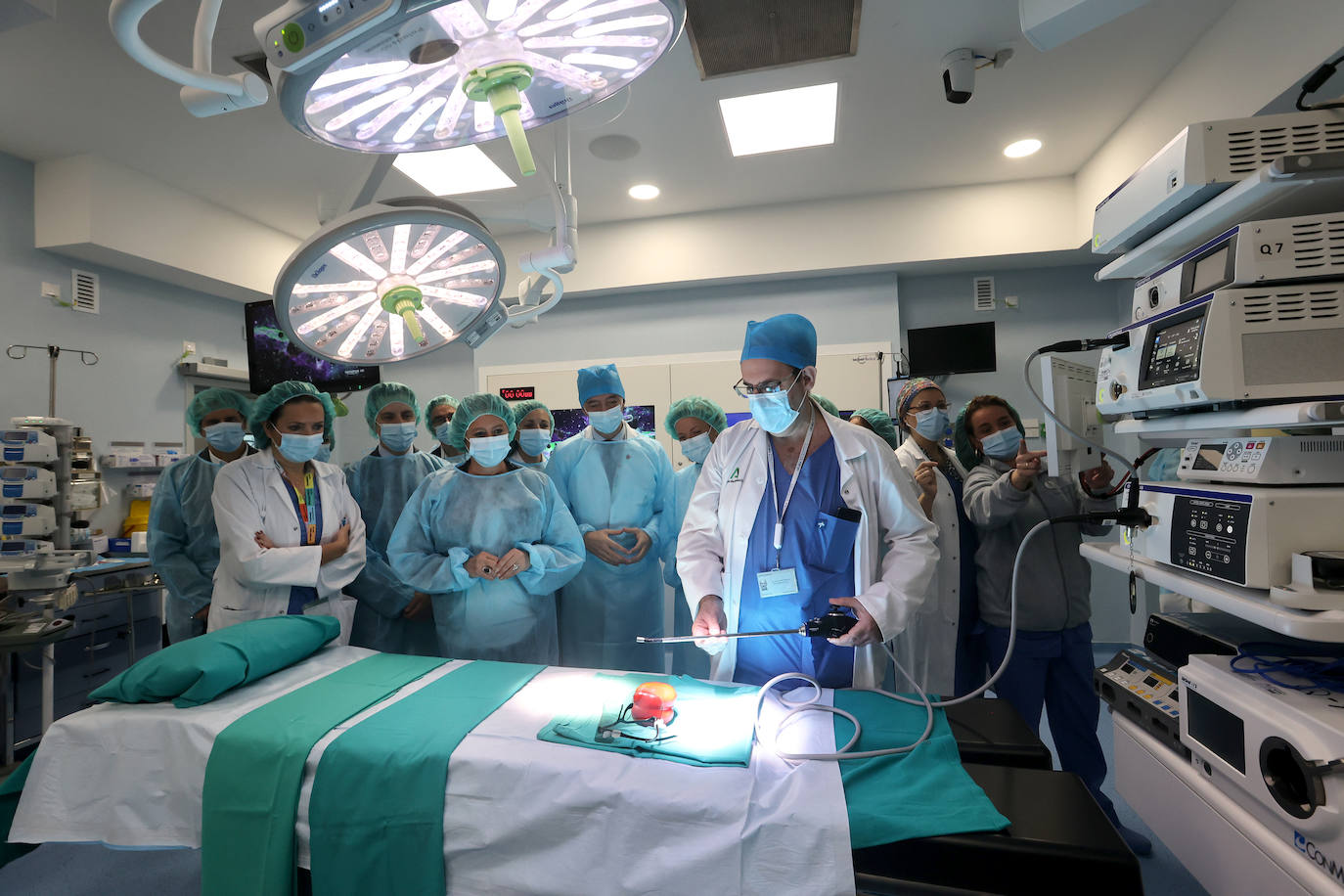 Fotos: el espectacular nuevo quirófano inteligente del Hospital Reina Sofía
