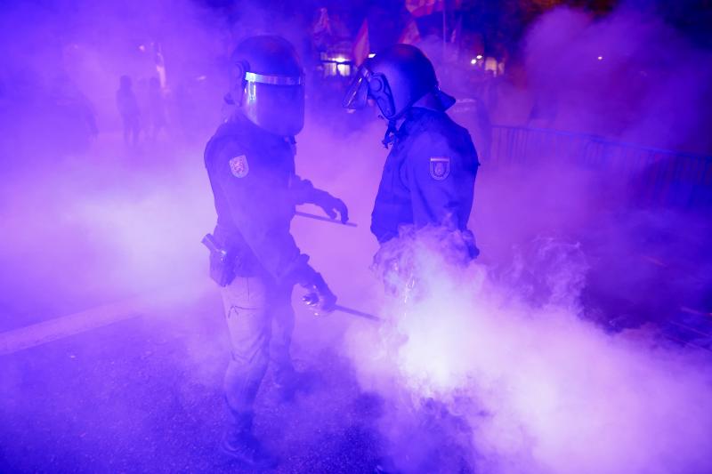 La Policía lanza botes de humo durante la protesta en Madrid