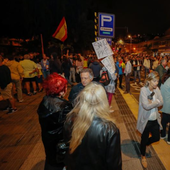 Canarias sale a la calle para protestar en las sedes del PSOE y rechazar el pacto de Sánchez