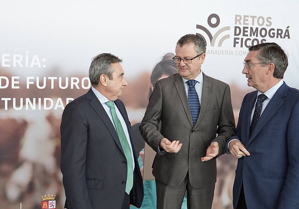 El consejero de Agricultura, Ganadería y Desarrollo Rural, Gerardo Dueñas, inaugura la Jornada 'Ganadería: clave de futuro y oportunidades'