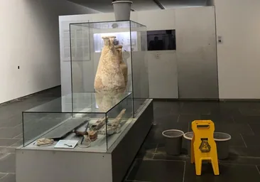Goteras y puntales en el museo y las ruinas del yacimiento arqueológico de Baelo Claudia, en Tarifa