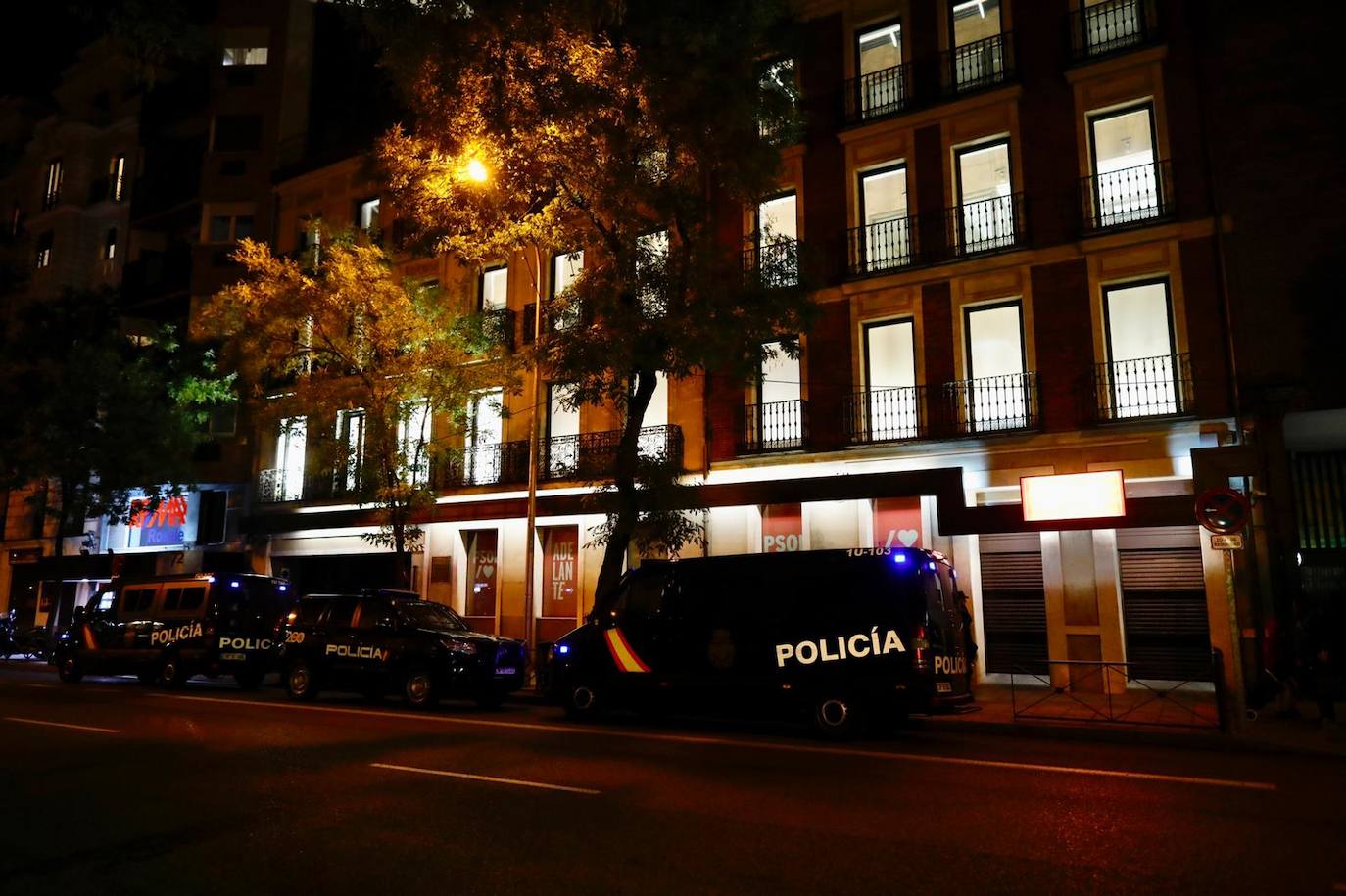 Las concentraciones contra la amnistía en las sedes socialistas, en imágenes