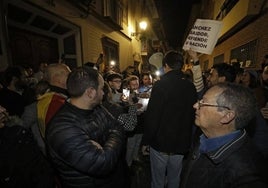 La Junta rechaza los actos vandálicos en sedes del PSOE y culpa a Pedro Sánchez de «quebrar la convivencia»