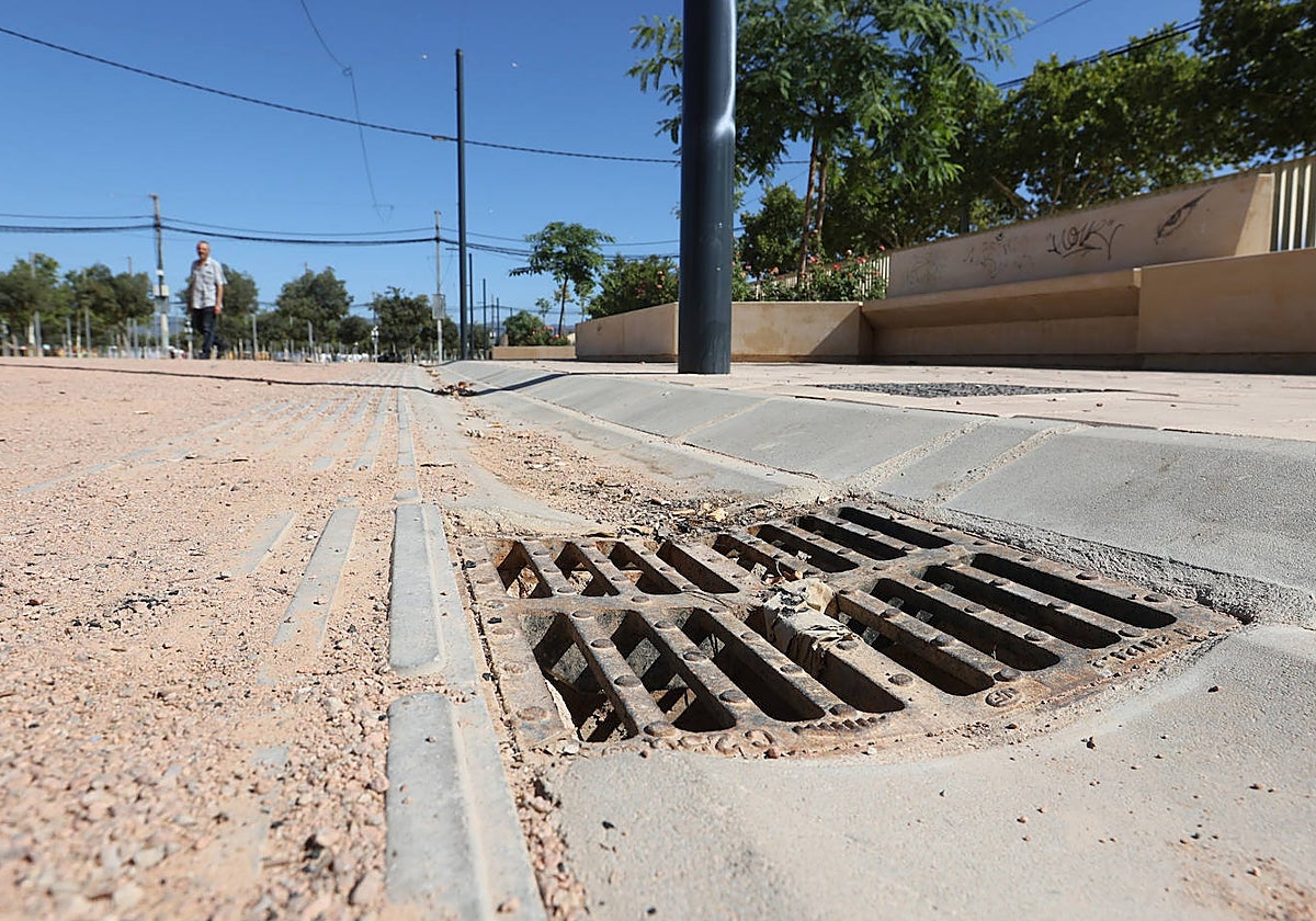 Sumidero para el desagüe en el Arenal, donde se celebra la Feria de Córdoba