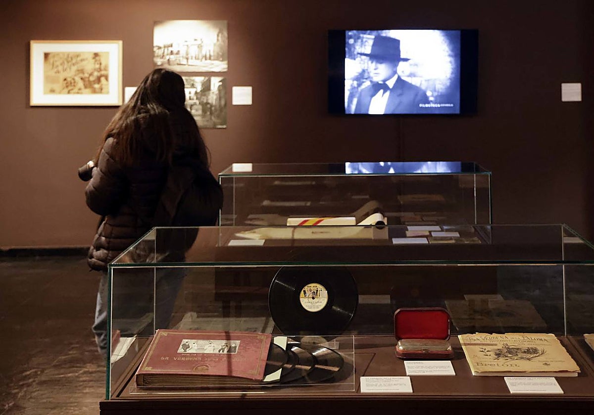 l alcalde de Salamanca, Carlos García Carbayo presenta la muestra 'Tomás Bretón, mucho más que la verbena de la Paloma'