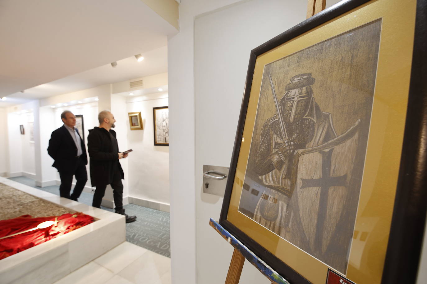 Fotos: La curiosa exposición de Isabel Carrión sobre los templarios en Córdoba